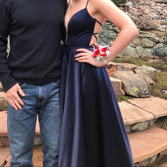 A La Femme prom dress from 2018. - Picture 4 of 4